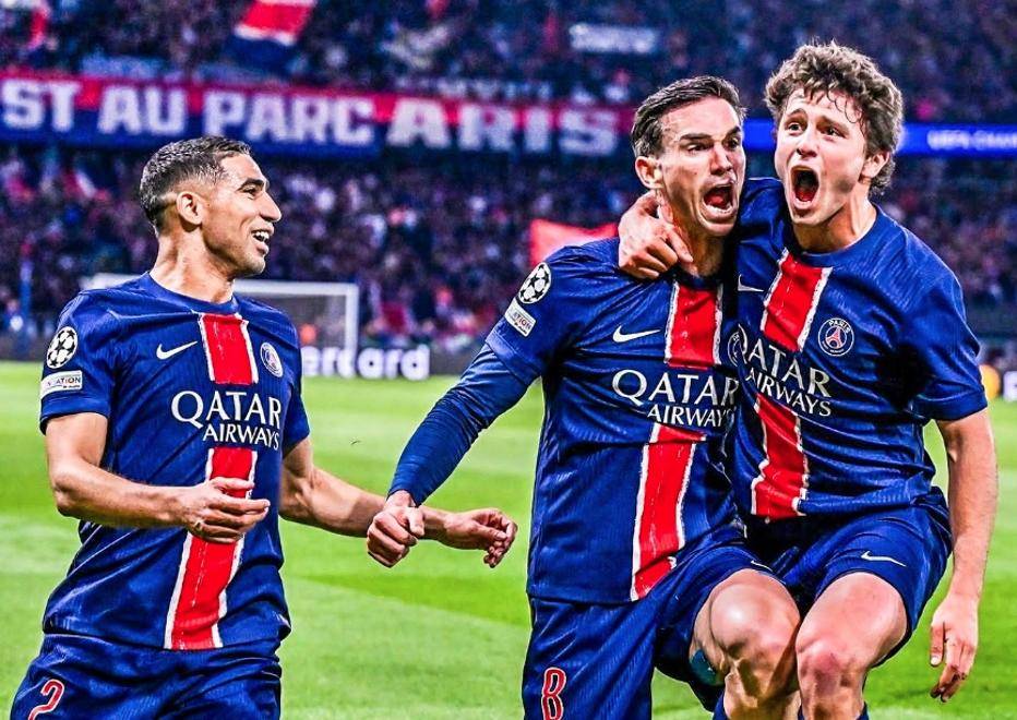 包含巴黎圣日耳曼胜布拉格斯拉维亚，法超劲旅飒爽英姿的词条