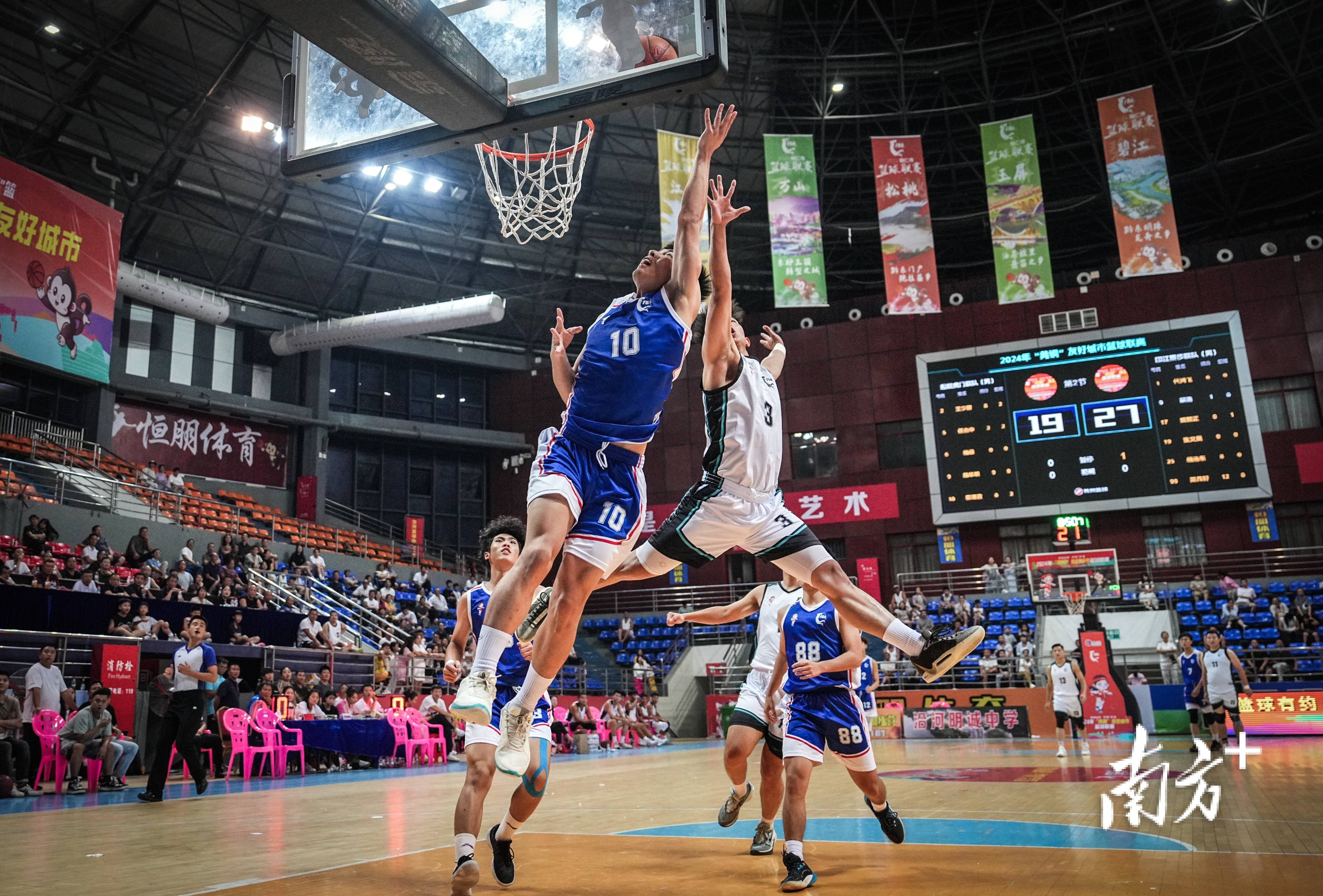 开云-包含精彩篮球赛事震撼赛场，现场气氛火爆的词条